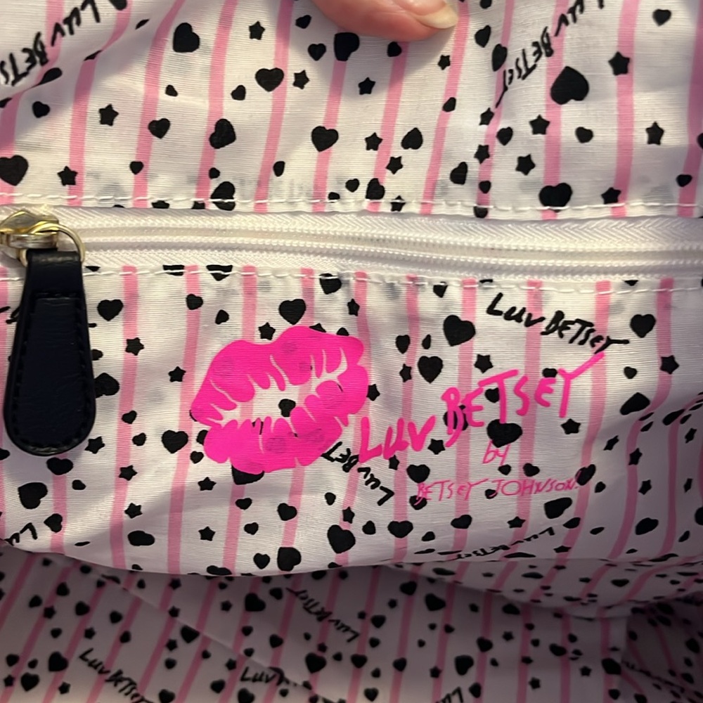 Betsey Johnson LBKAYLEE Satchel. - Picture 6 of 10
